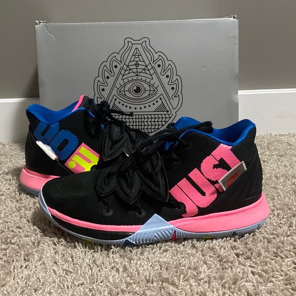 Kyrie Irving - Picture 1 of 9